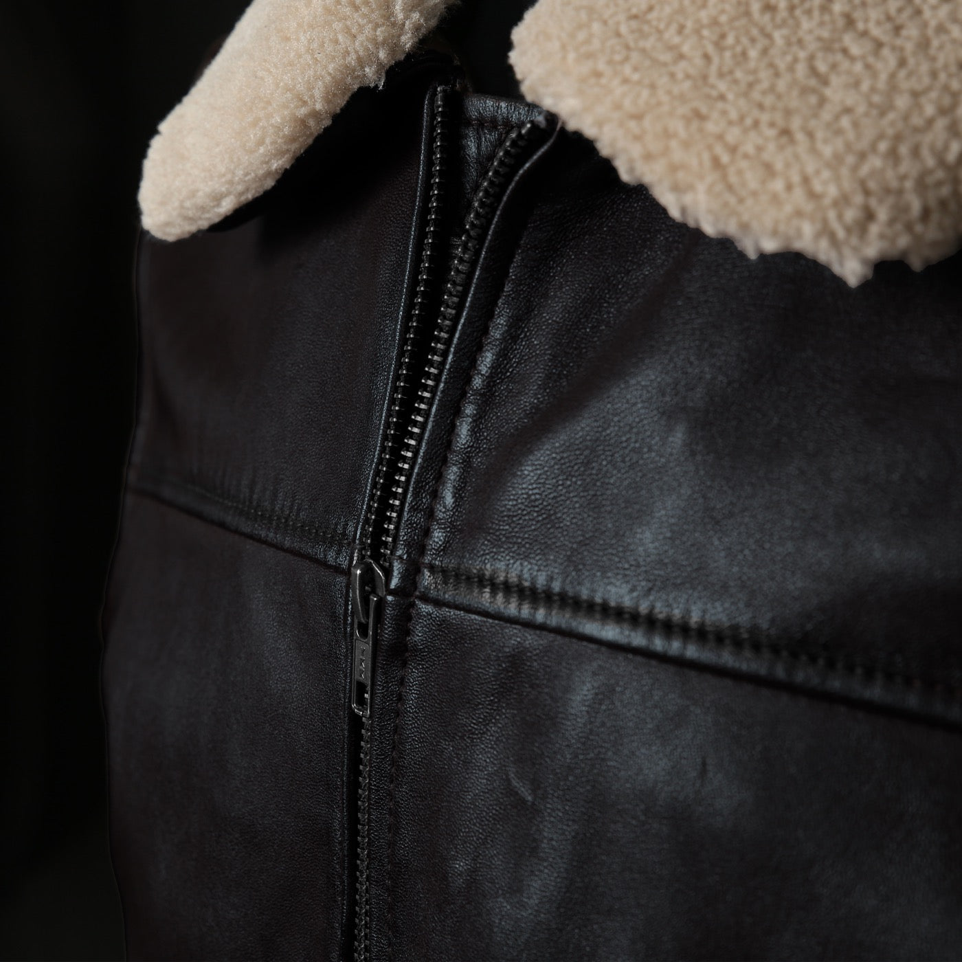 Vegetable-tanned leather, close detail